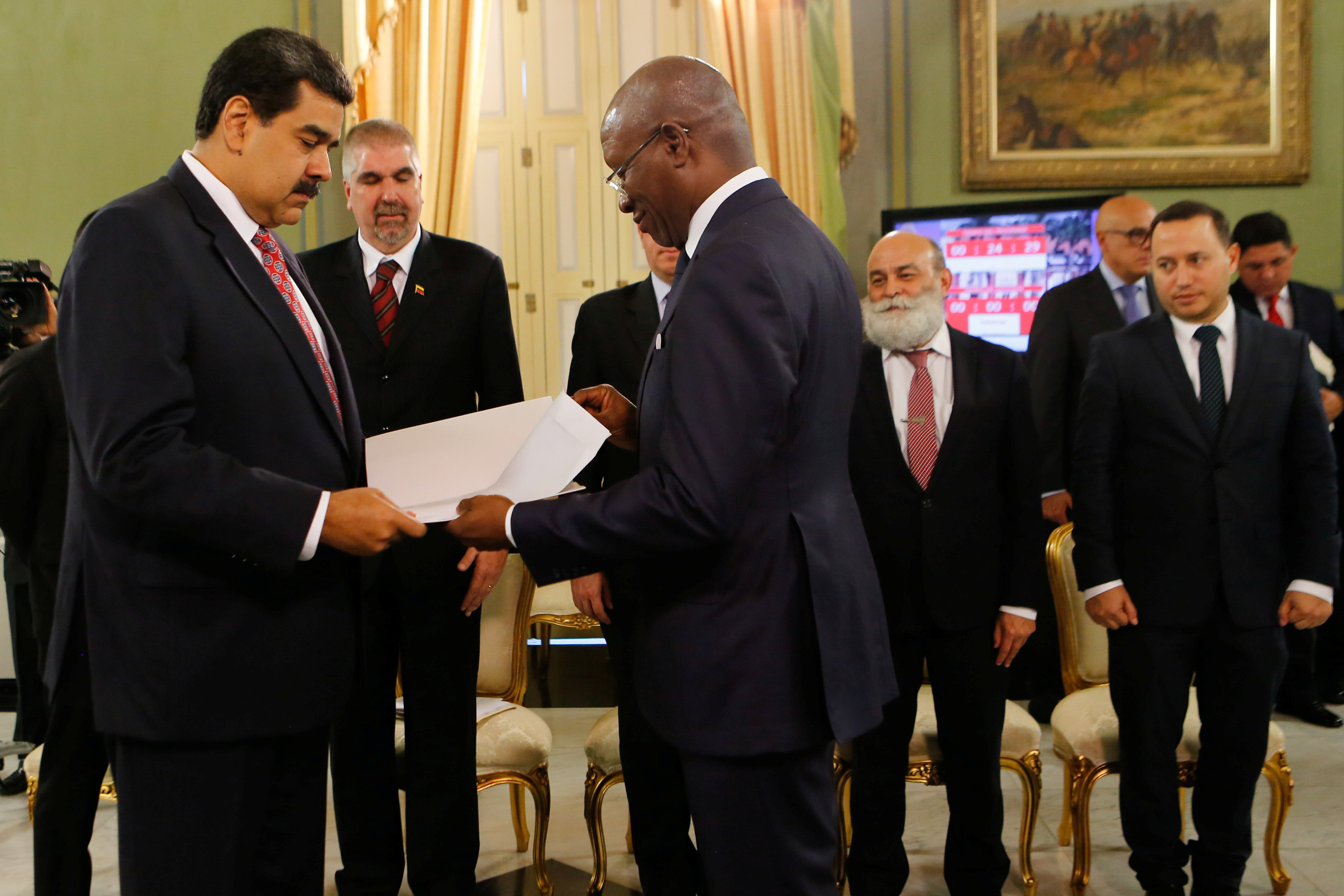 مادورو يتسلم أوراق اعتماد سفير بنين