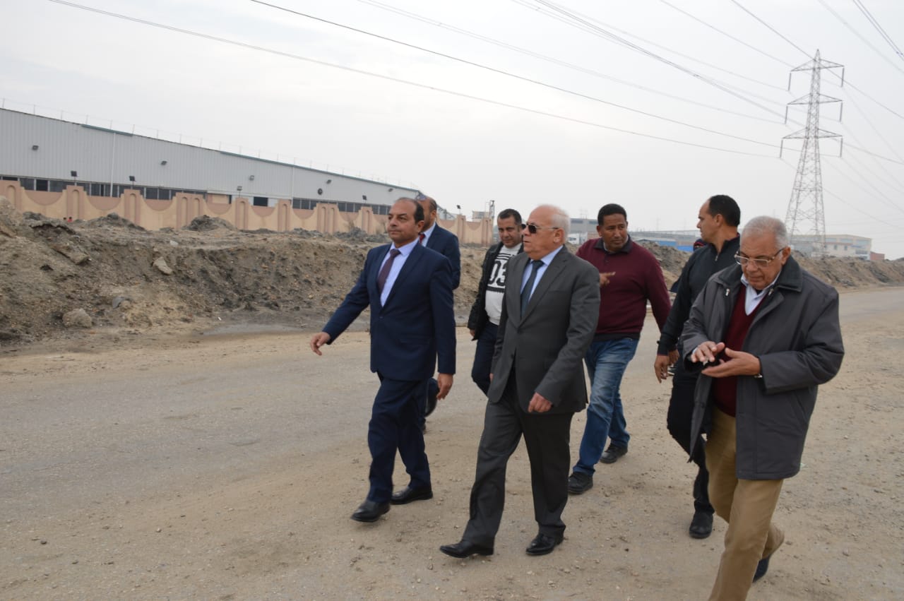 لجنة من مجلس الوزراء تتفقد محطة الصرف الصحي c9 ببورسعيد لإعادة تشغيلها (2)