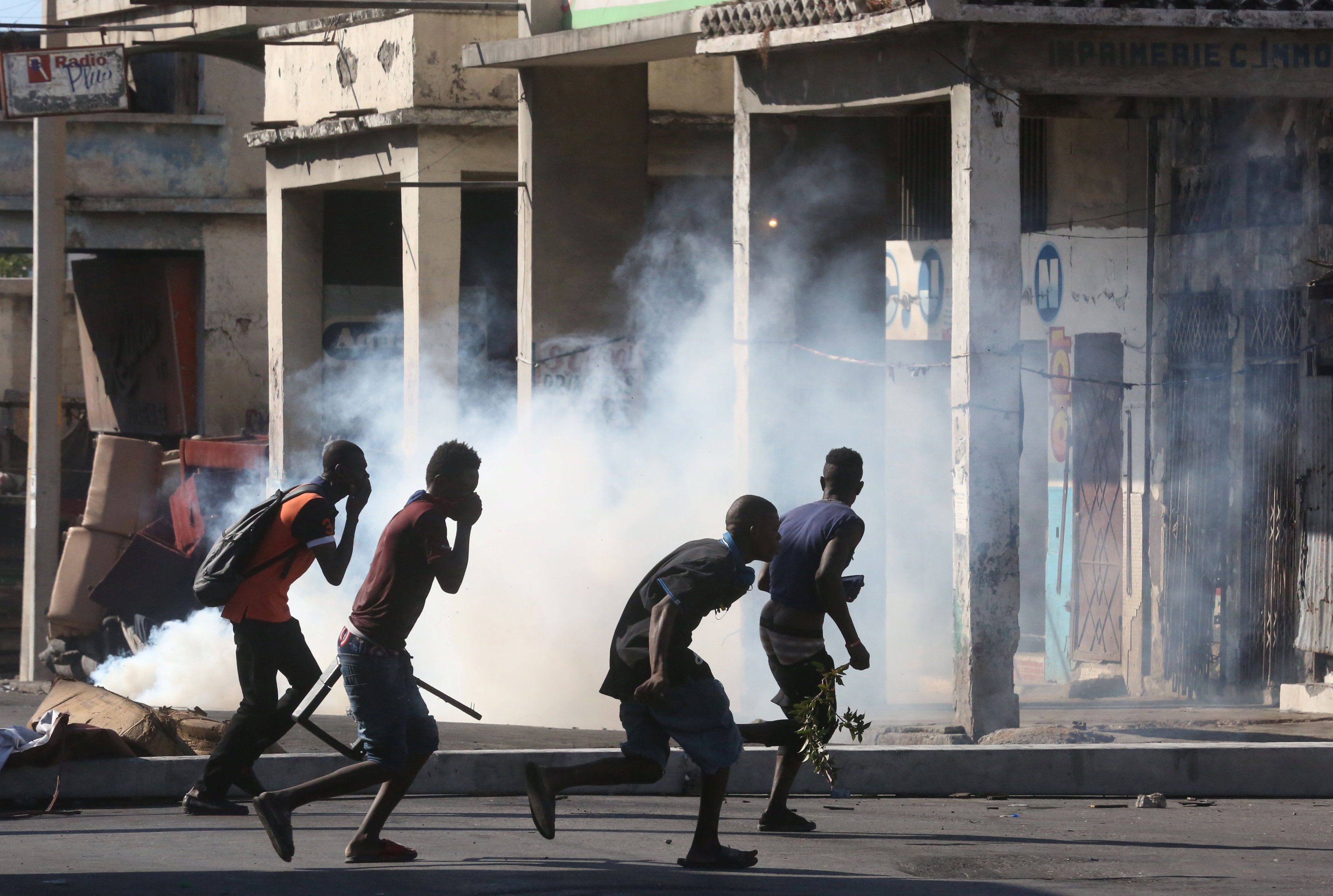 شوارع هايتى تتحول لساحة حرب خلال مظاهرات عنيفة  (4)