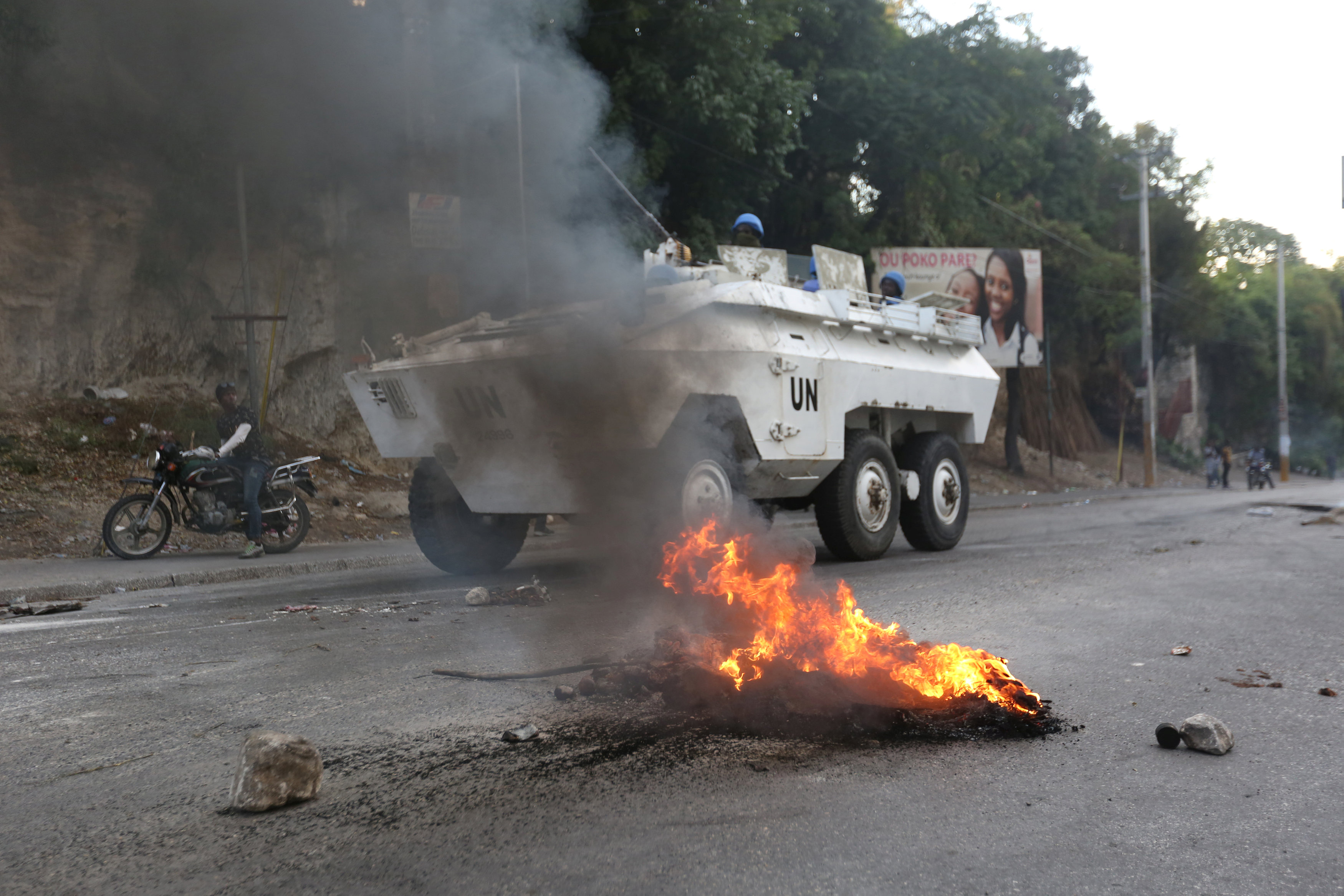 شوارع هايتى تتحول لساحة حرب خلال مظاهرات عنيفة  (6)