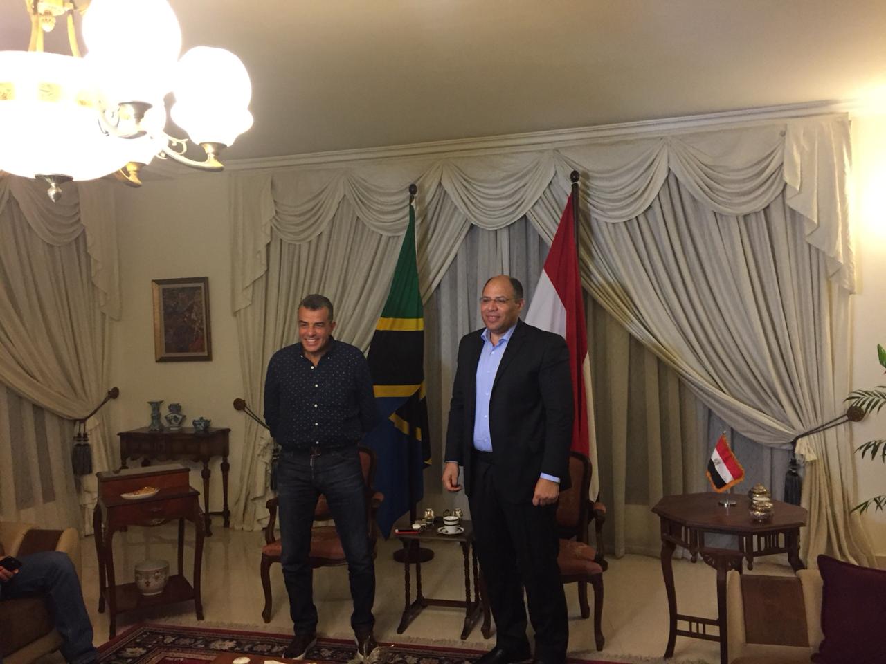 خالد مرتجى مع سفير مصر بتنزانيا (3)