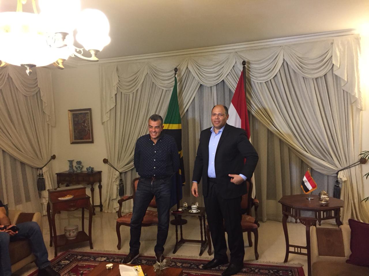 خالد مرتجى مع سفير مصر بتنزانيا (6)