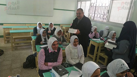 التوزيع التجريبي للتابلت باحدى مدارس مطروح (4)