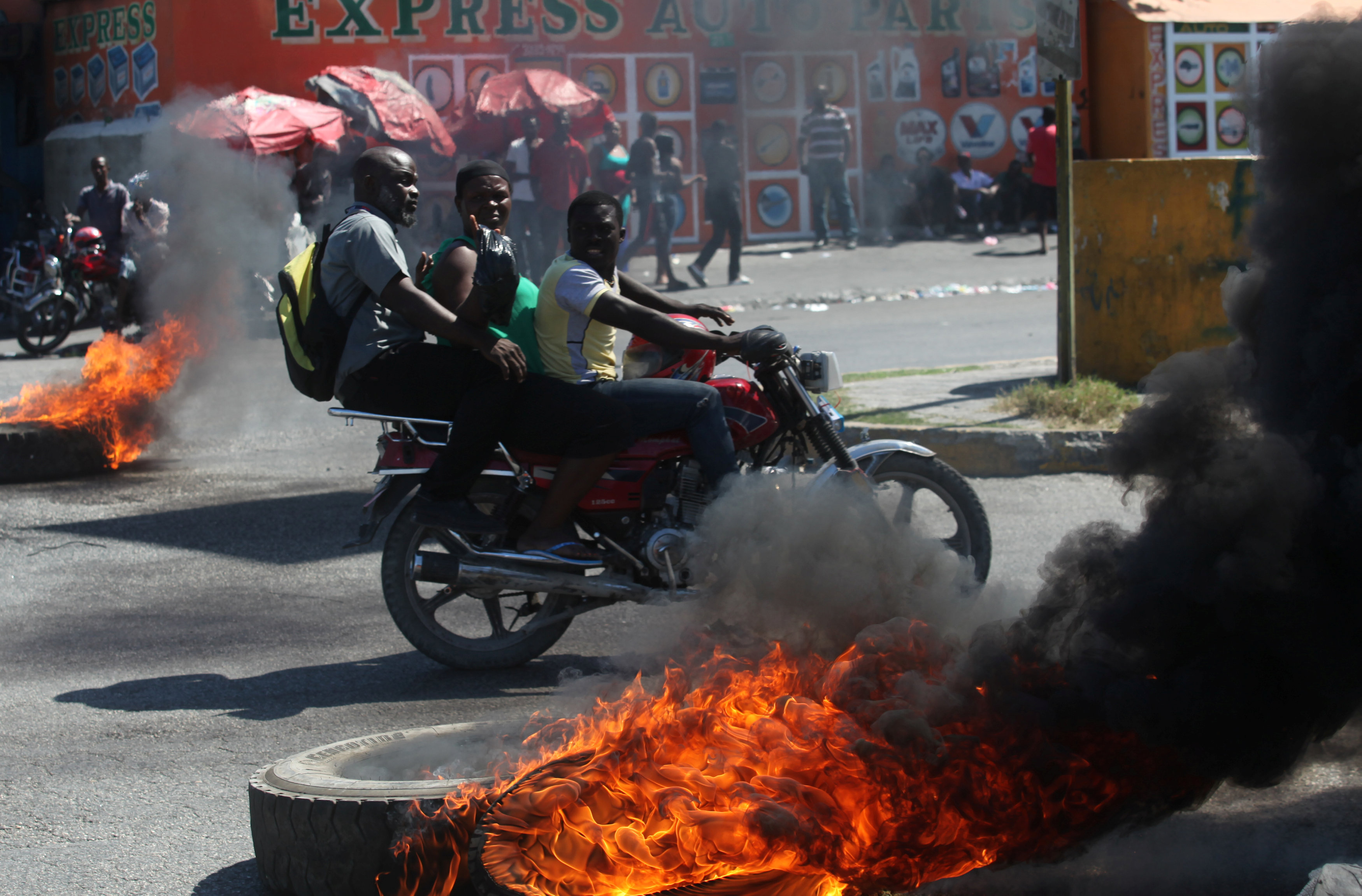 الاحتجاجات العنيفة ضد السلطة فى هايتى  (6)
