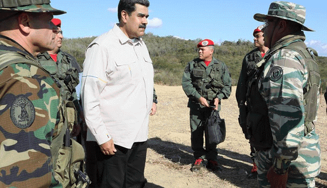 مادورو مع الجنود الفنزويليين