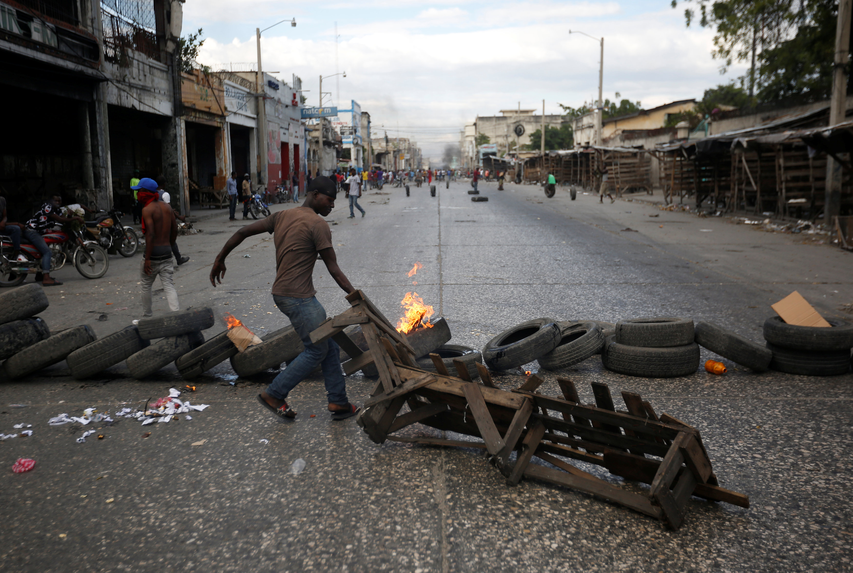 الاحتجاجات العنيفة ضد السلطة فى هايتى  (5)