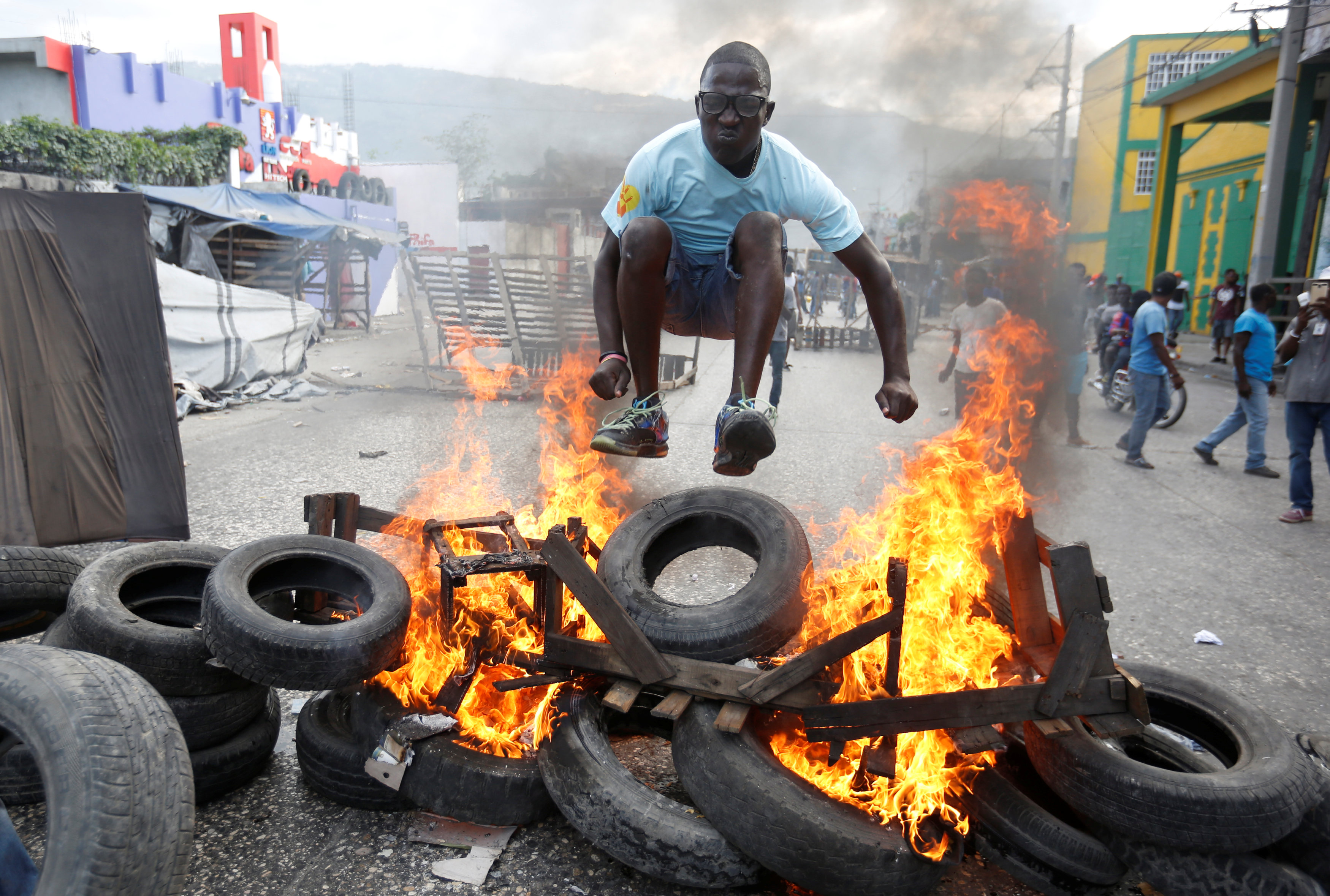 الاحتجاجات العنيفة ضد السلطة فى هايتى  (8)