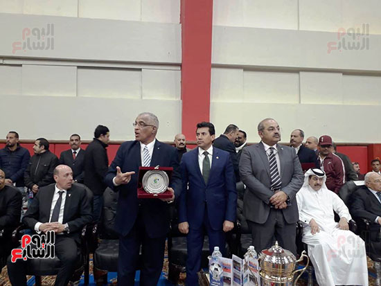 وزير الرياضة يفتتح البطولة العربية للملاكمة ويكرم أسر الشهداء (23)