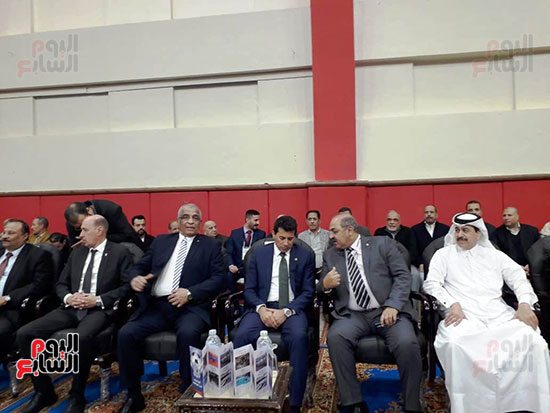 وزير الرياضة يفتتح البطولة العربية للملاكمة ويكرم أسر الشهداء (7)