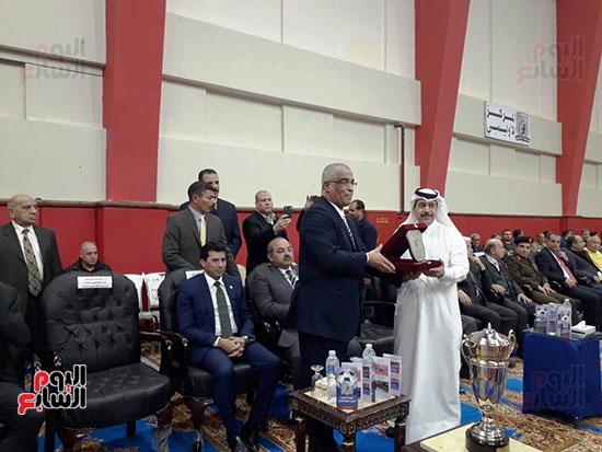 وزير الرياضة يفتتح البطولة العربية للملاكمة ويكرم أسر الشهداء (24)