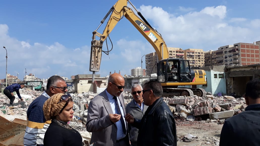 الانتهاء من إزالة المنطقة العشوائية المحيطة بسوق السمك الجديد وسجن بورسعيد (7)