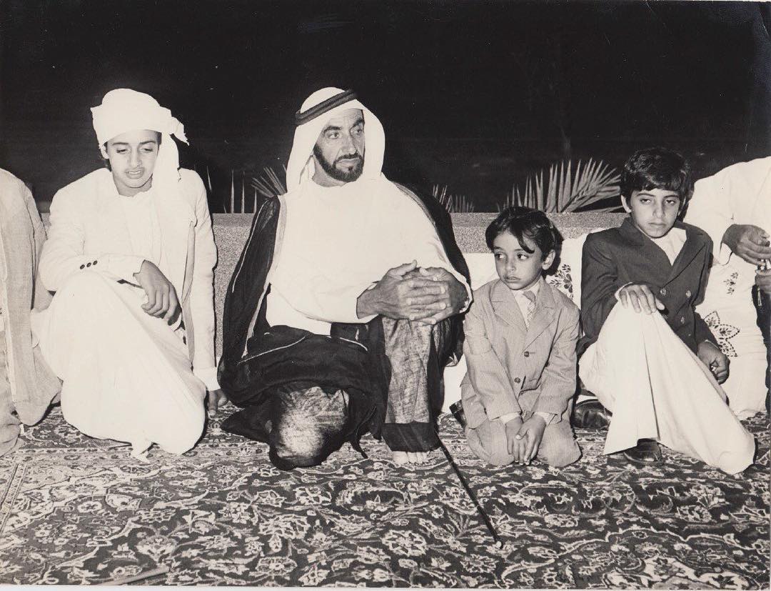 صورة تاريخية للشيخ الراحل زايد آل نهيان مؤسس دولة الإمارات