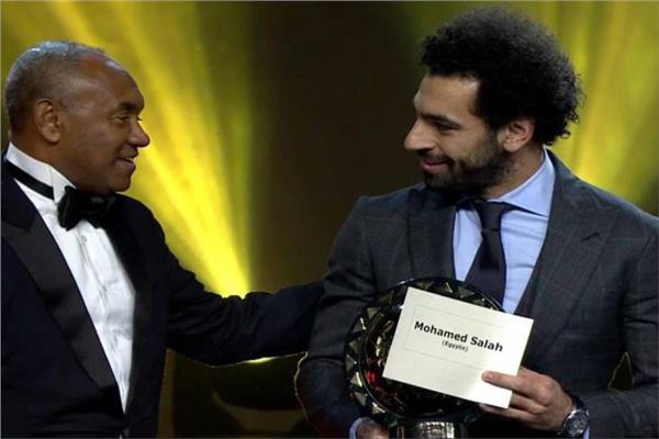 محمد صلاح مع أحمد احمد رئيس الكاف