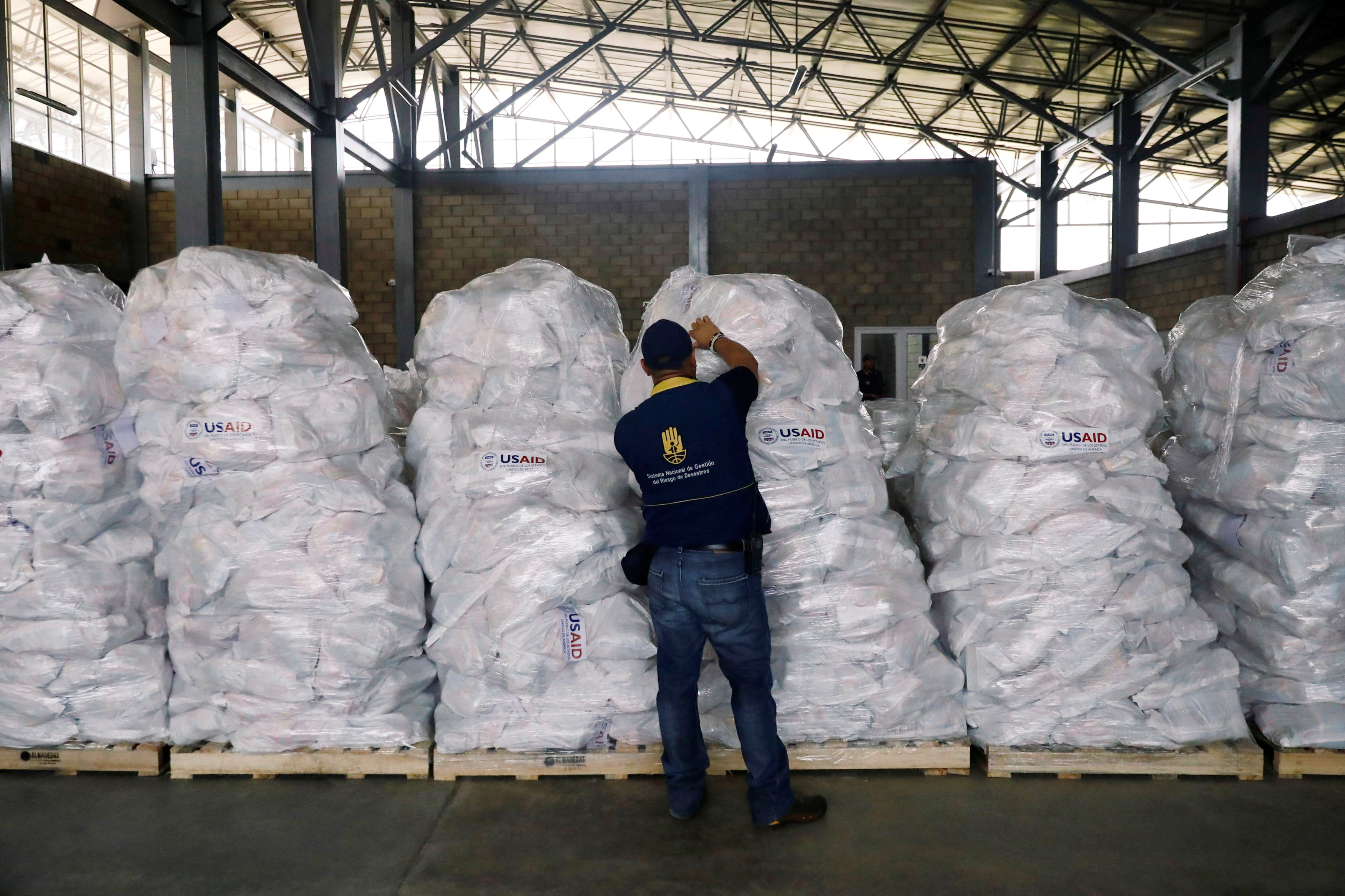 تدفق المساعدات الإنسانية على فنزويلا (5)