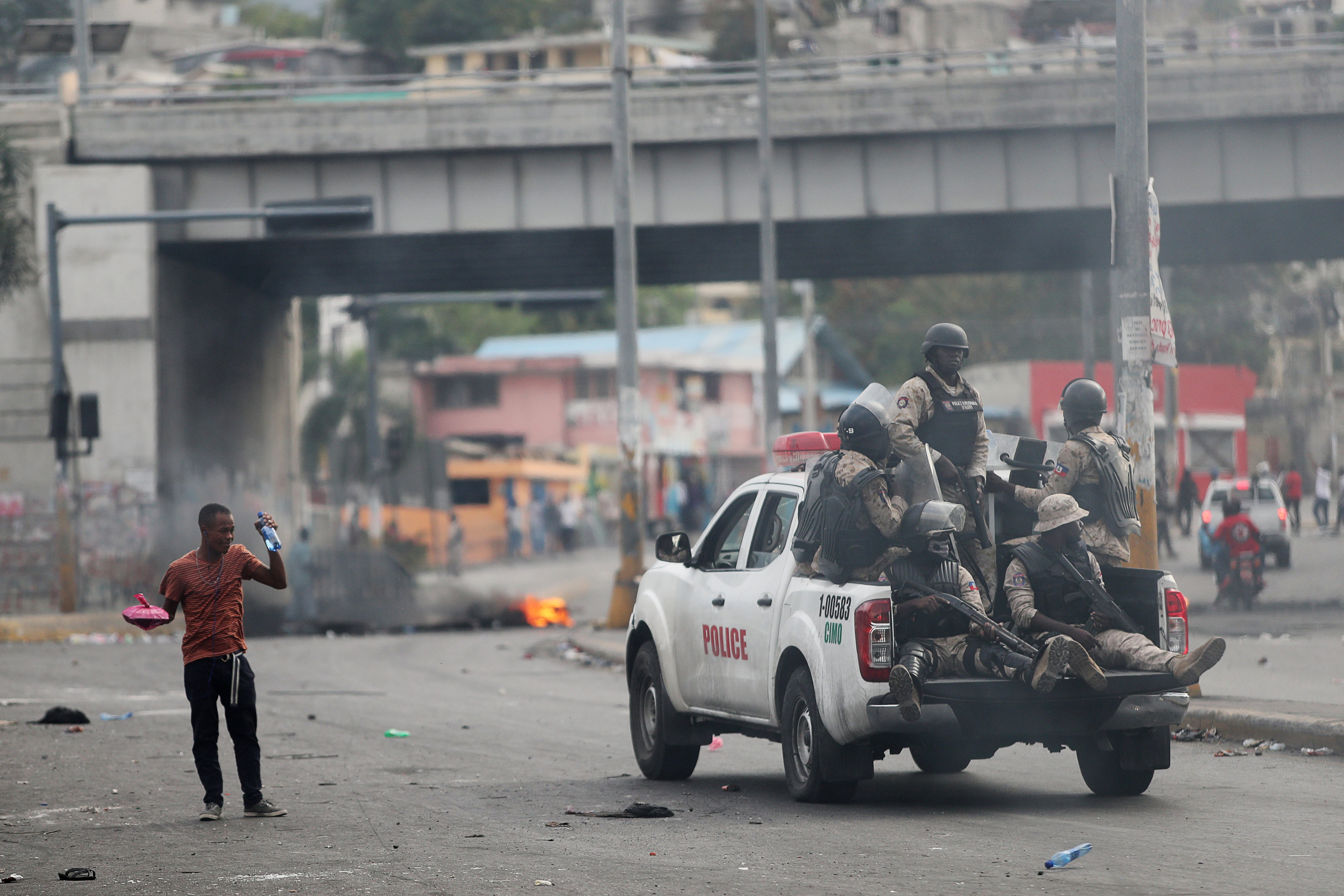 تجدد أعمال العنف فى هايتى  (8)