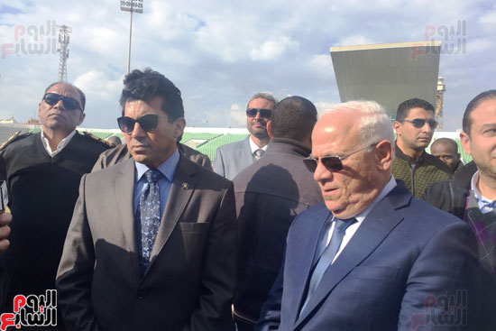 وزير الرياضة ومحافظ بورسعيد يتفقدان النادى المصرى (6)