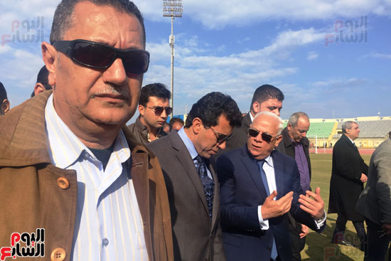 وزير الرياضة ومحافظ بورسعيد يتفقدان النادى المصرى (5)