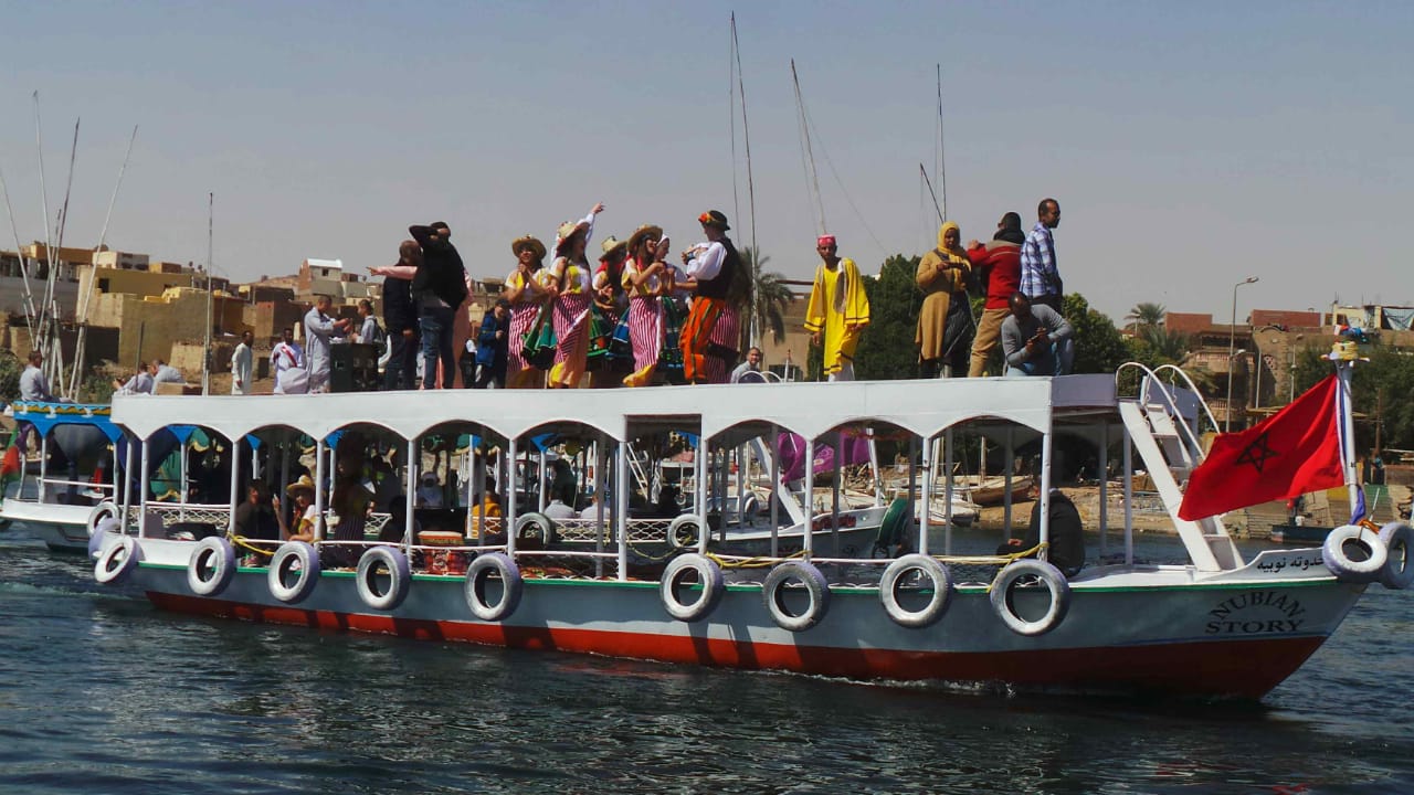 وزيرة الثقافة أثناء مشاركتها بديفيليه المراكب النيلية  (1)