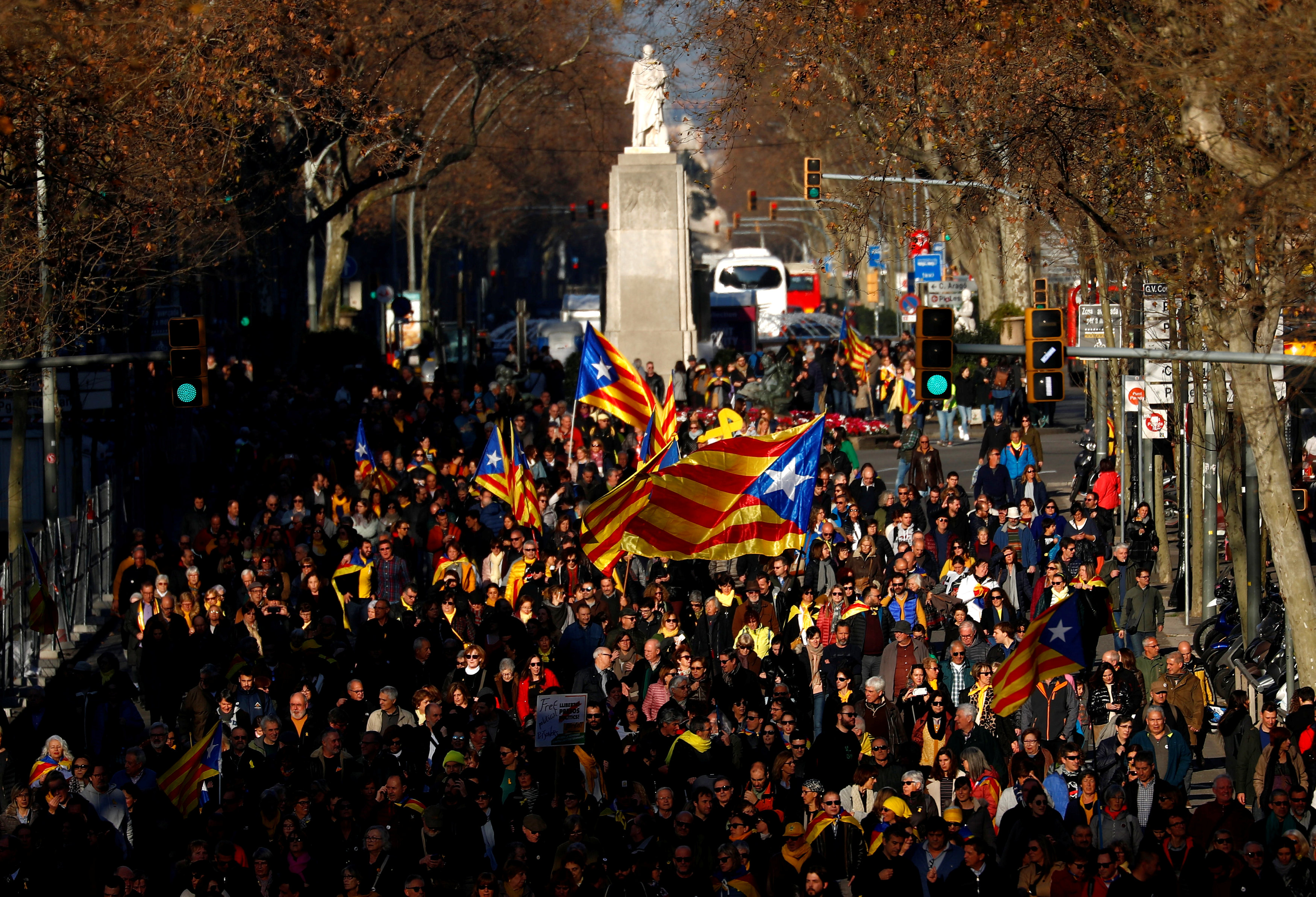 احتجاجات حاشدة فى شوارع برشلونة  (2)