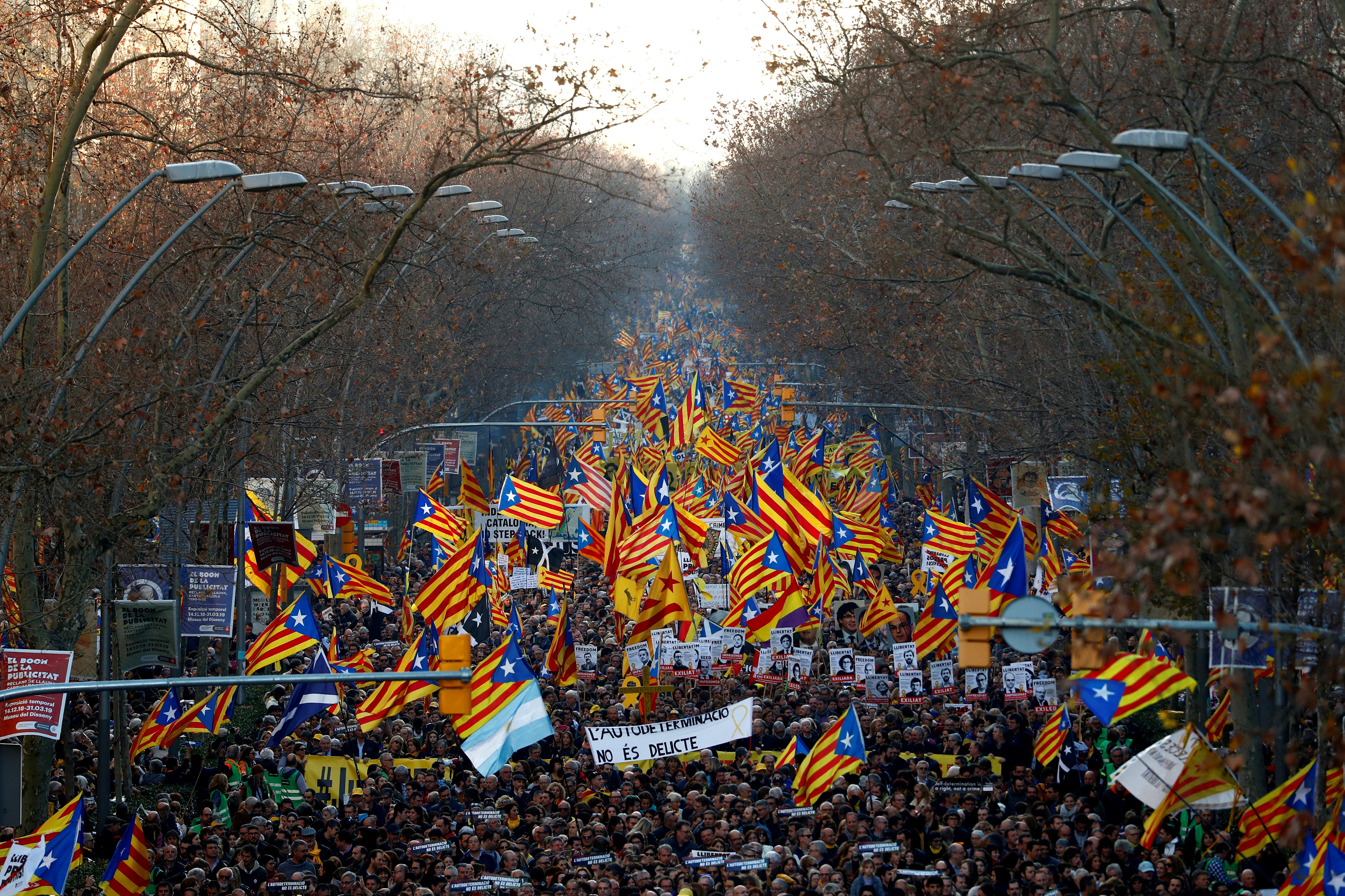 احتجاجات حاشدة فى شوارع برشلونة  (7)