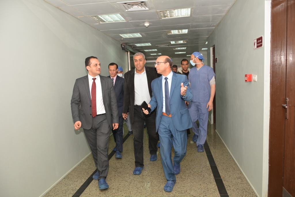 مستشار وزير التعليم العالى يتفقد مستشفى الاورمان للقلب وطب الأسنان  (10)