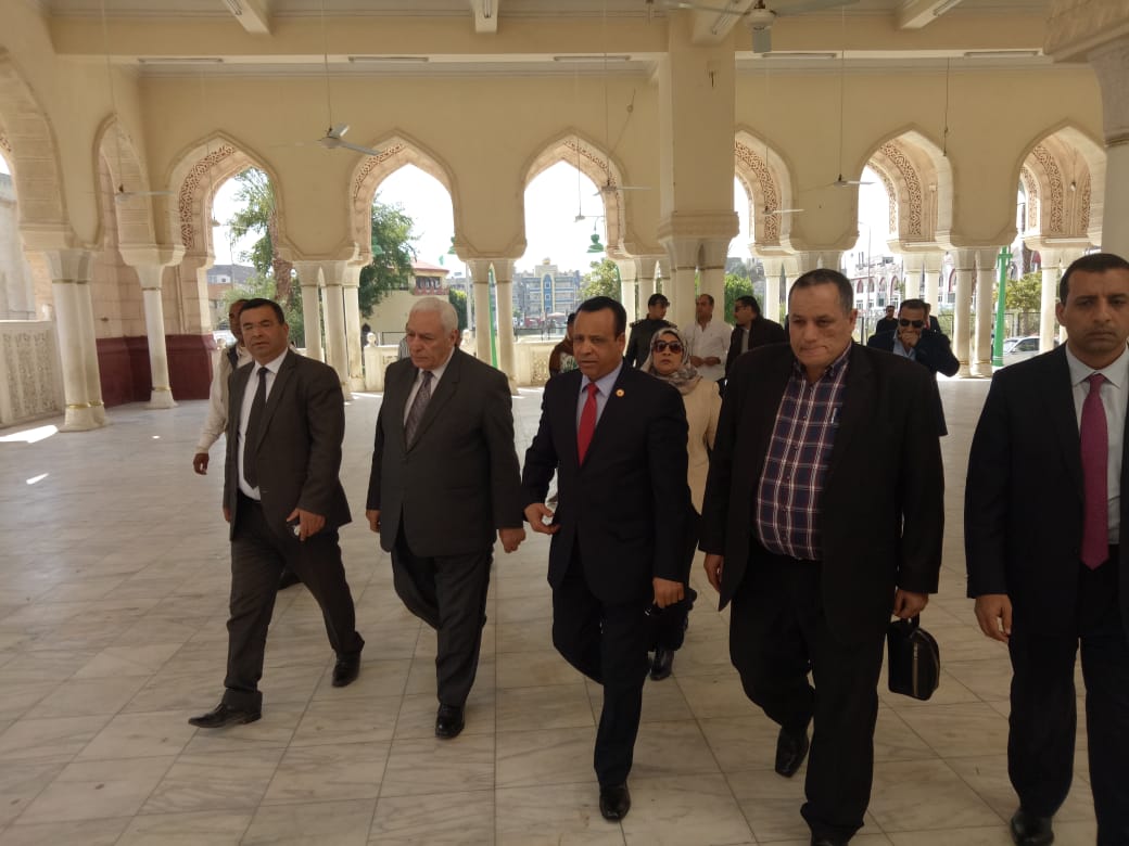 محافظ قنا يستقبل وفد دينية النواب بمسجد سيدى عبد الرحيم القنائى (1)