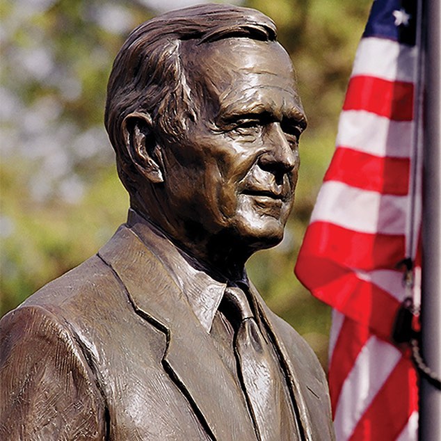 تمثال الرئيس الراحل بوش