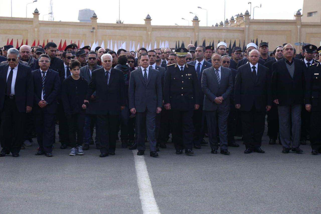 وزير الداخلية يتقدم الجنازة العسكرية