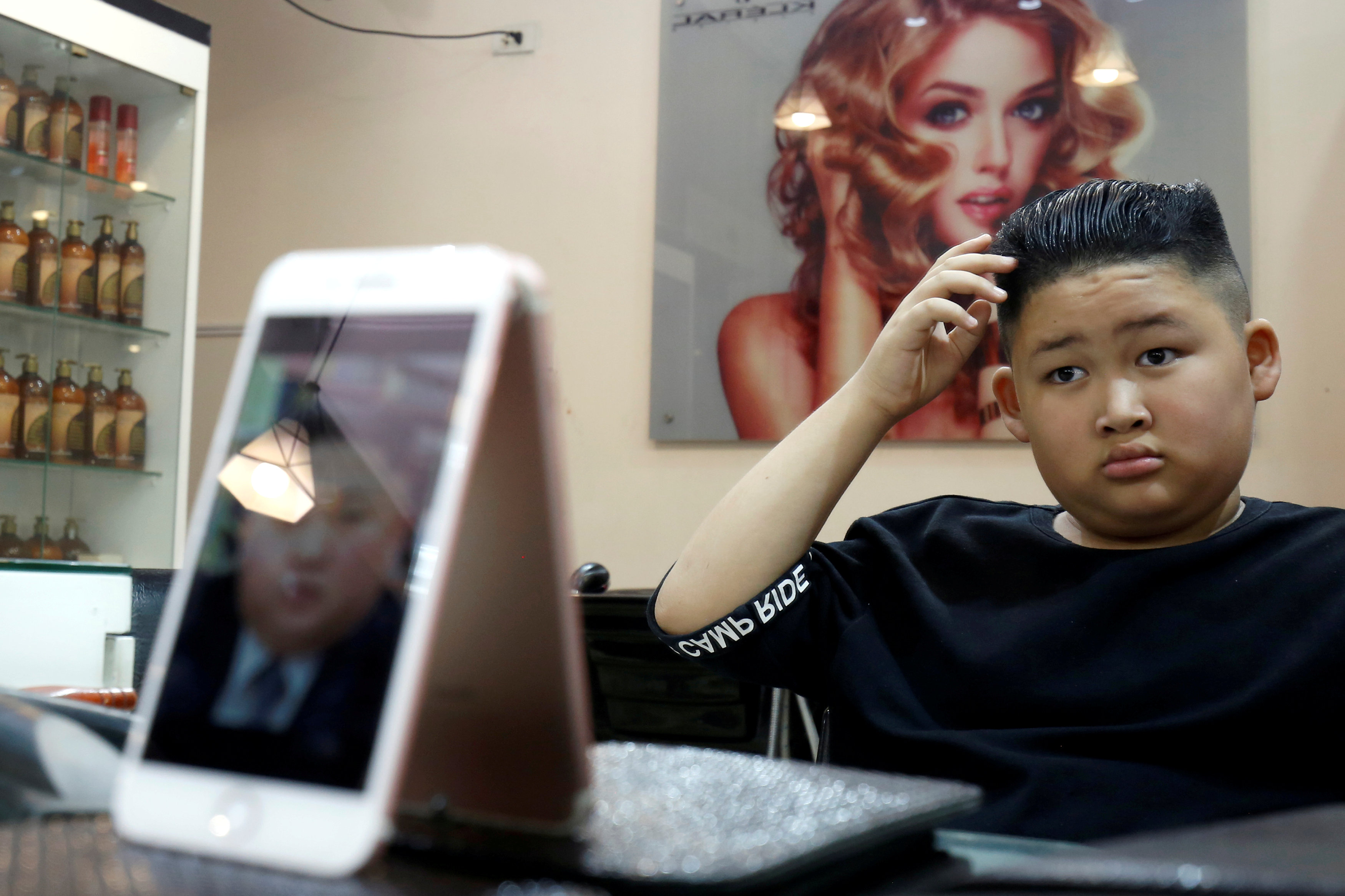 فتى يستلهم شعر زعيم كوريا الشمالية