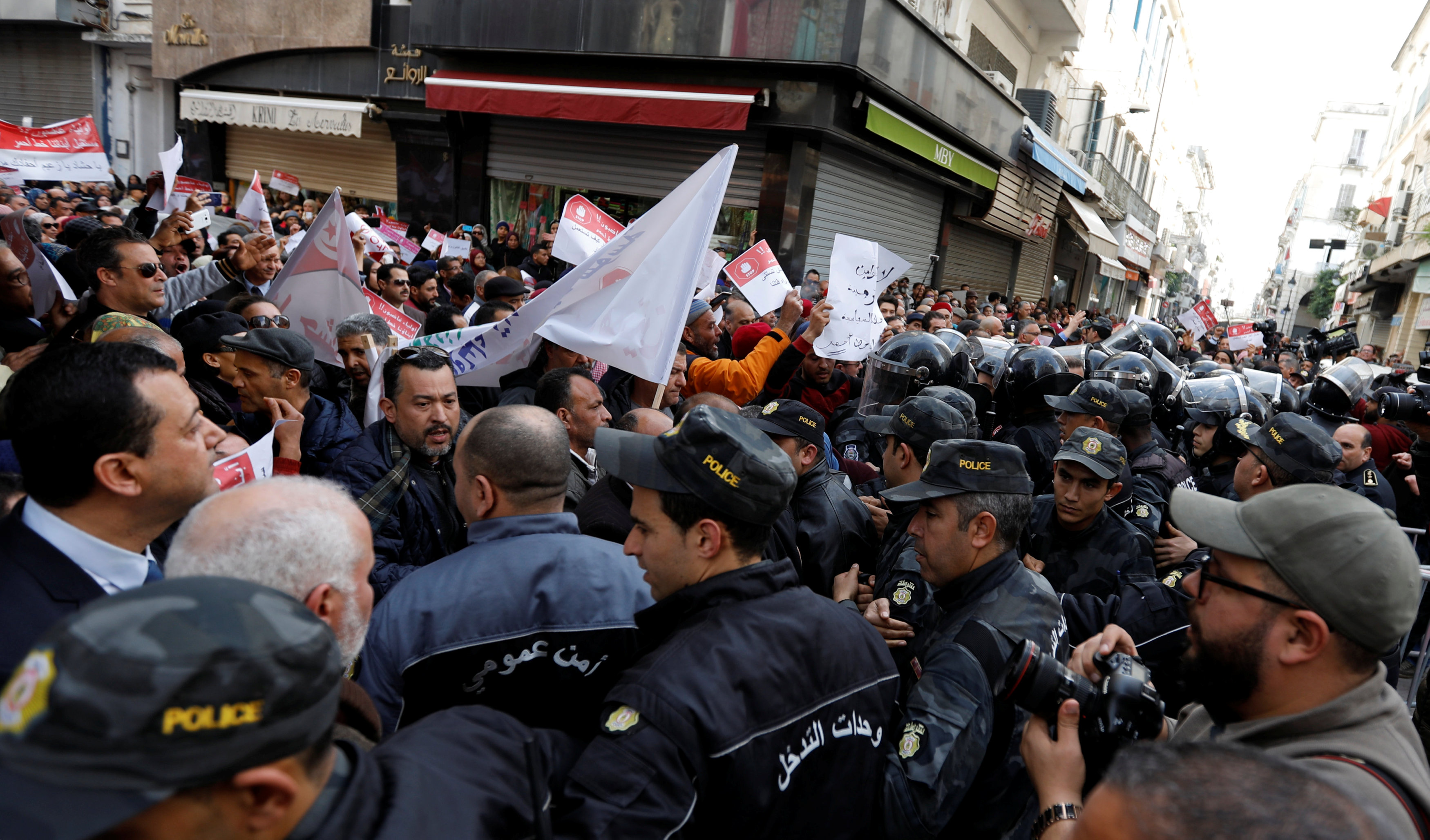 مظاهرات ضد الاتحاد العام للتعليم الثانوى بتونس (6)