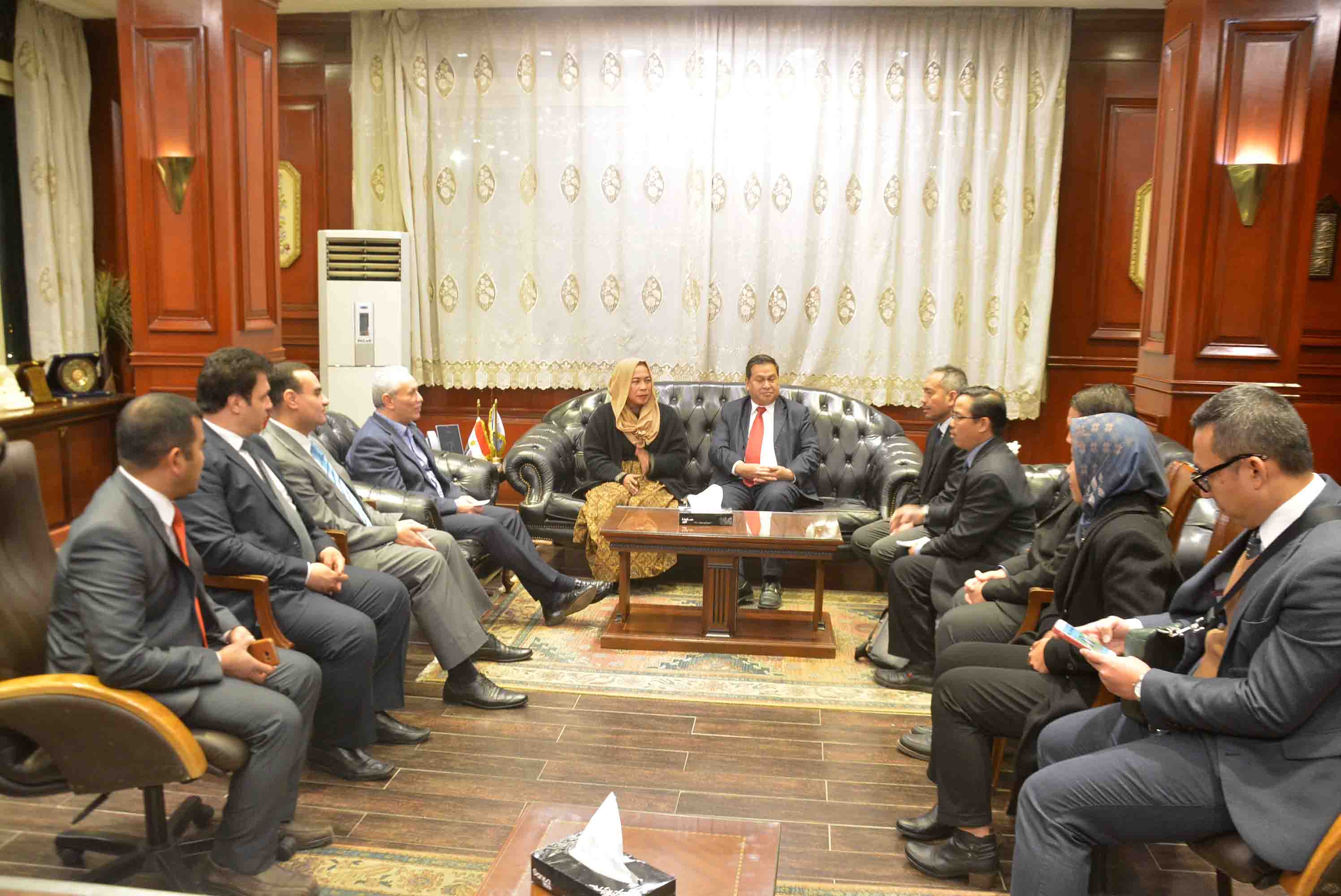 محافظ الأقصر يلتقي بالسفير الإندونيسي بالقاهرة لبحث التعاون المشترك (1)