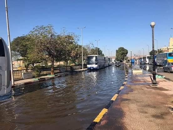 غرق ميدان المحطة وديوان محافظة أسوان  (2)