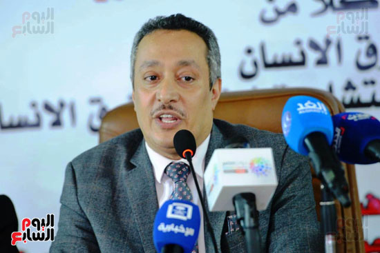 ندوة حول انتهاكات الميليشا الحوثية لحقوق الإنسان باليمن بالسفارة اليمنية (6)