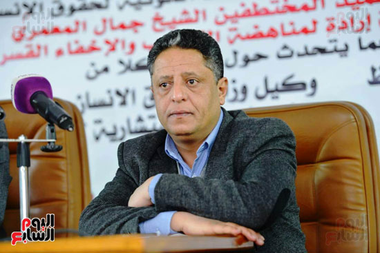 ندوة حول انتهاكات الميليشا الحوثية لحقوق الإنسان باليمن بالسفارة اليمنية (2)