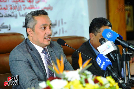 ندوة حول انتهاكات الميليشا الحوثية لحقوق الإنسان باليمن بالسفارة اليمنية (1)