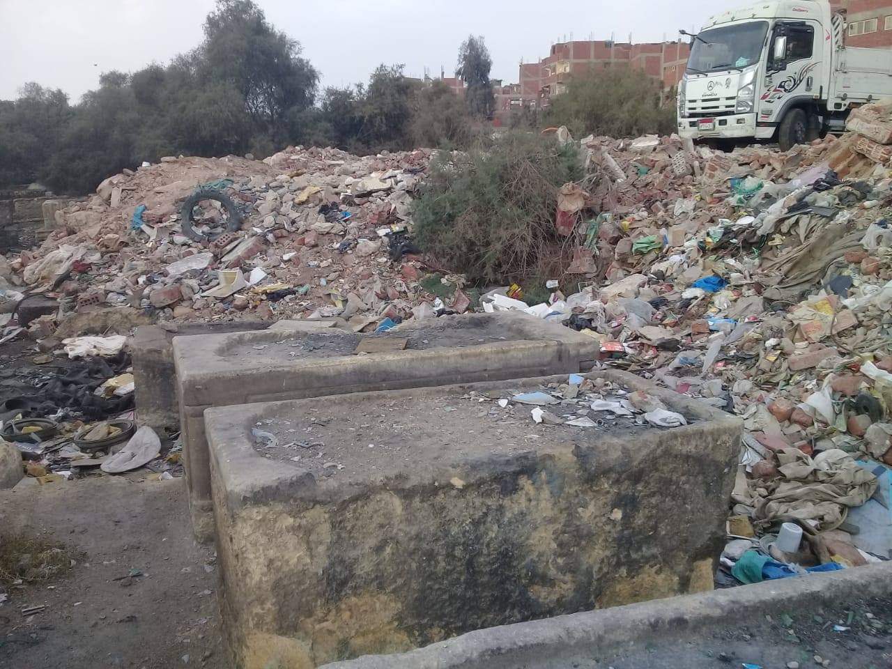 حملة نظافة واسعة لتنظيف منطقة مقابر اليهود (12)