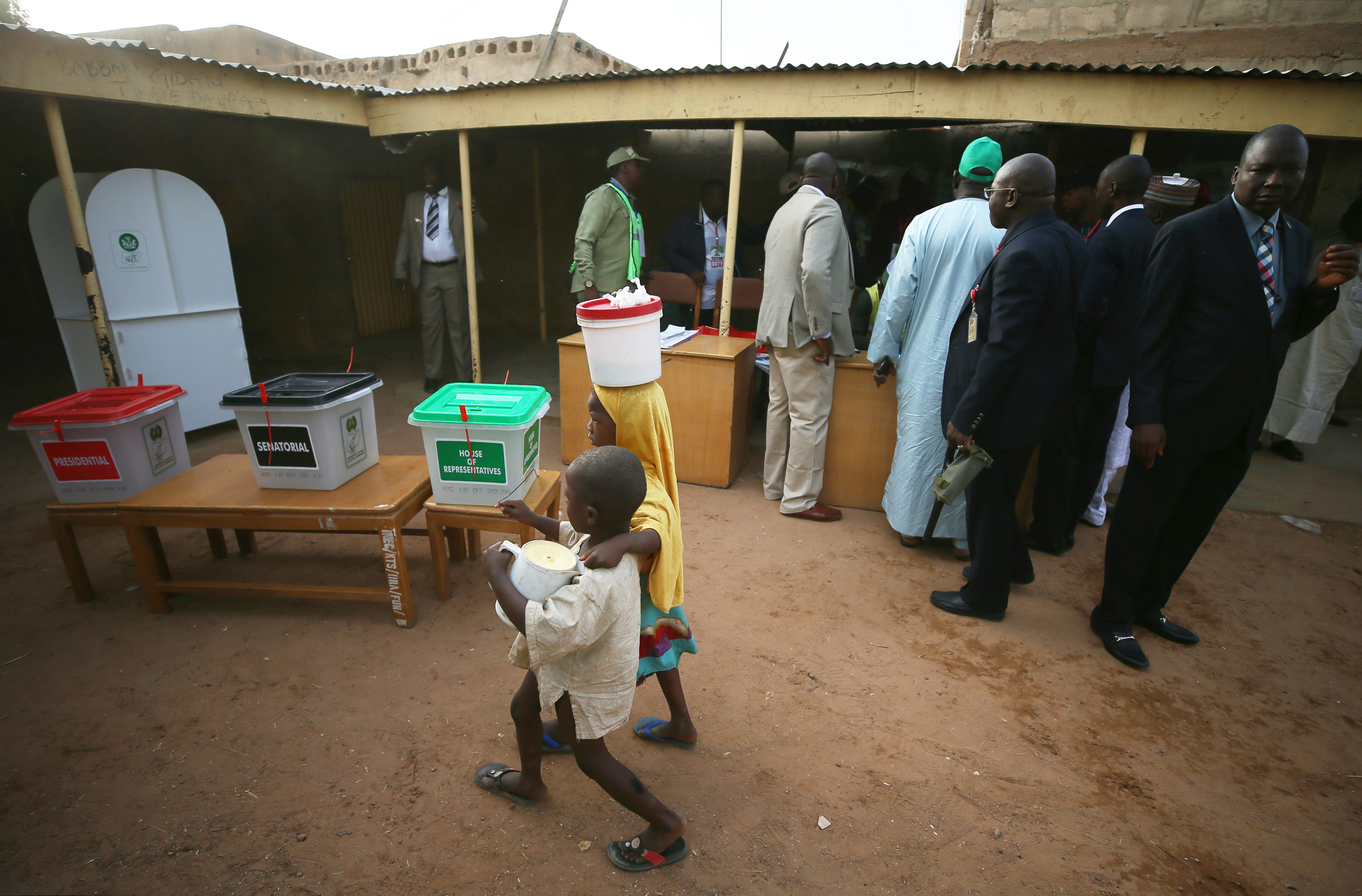 بدء التصويت فى الانتخابات بنيجيريا (5)