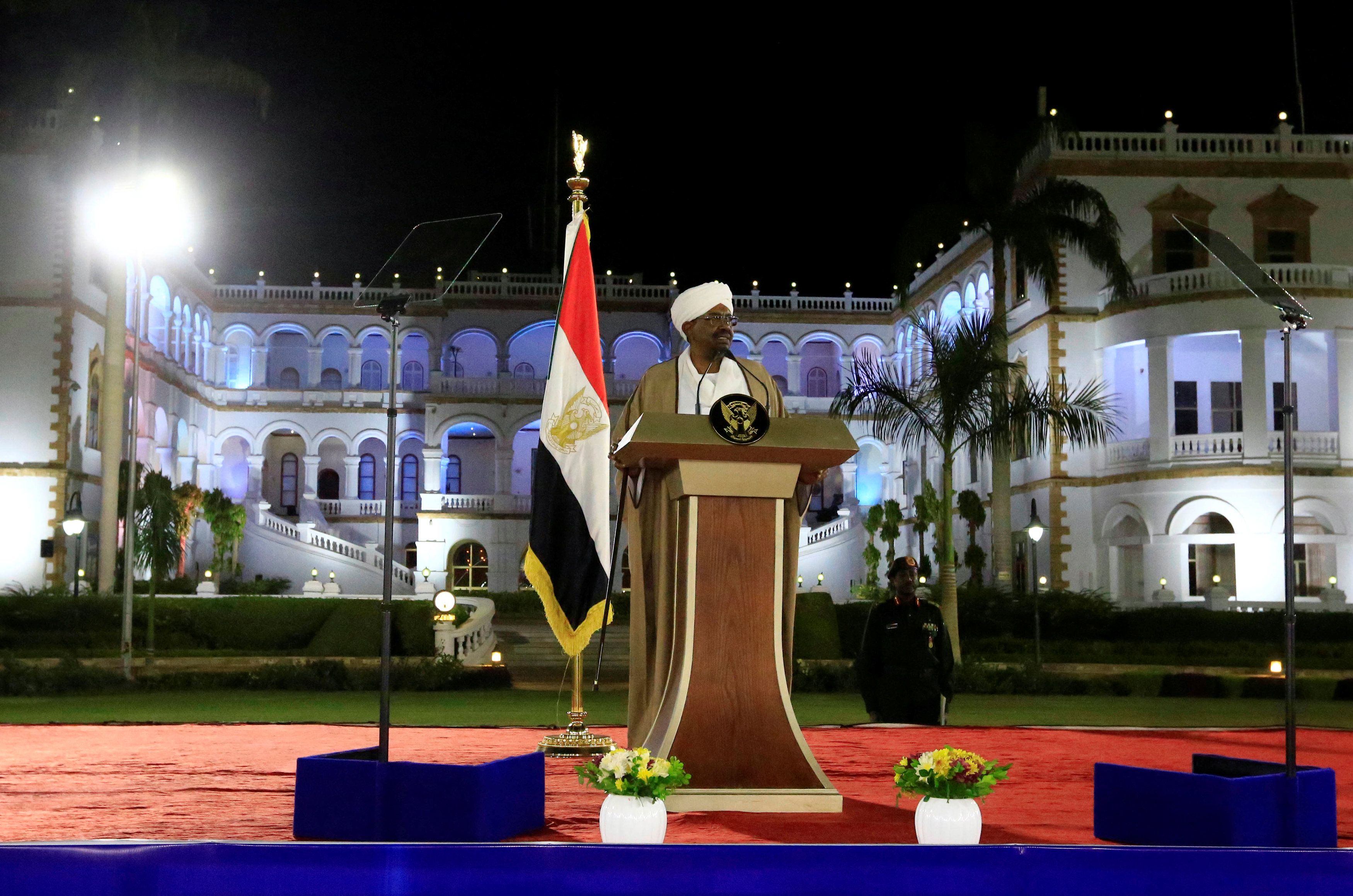 الرئيس السودانى عمر البشير خلال خطاب له بالخرطوم (2)