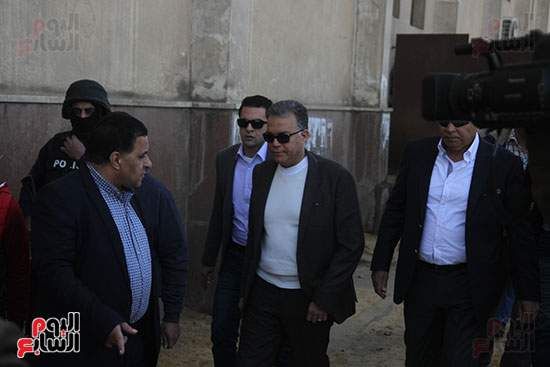 هشام عرفات وزير النقل يستقل قطار الصعيد من محطة الجيزة (11)