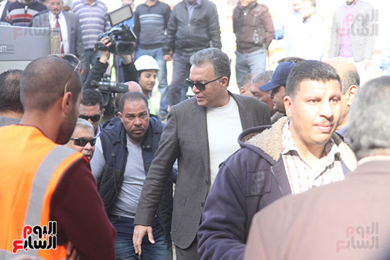 هشام عرفات وزير النقل يستقل قطار الصعيد من محطة الجيزة (20)
