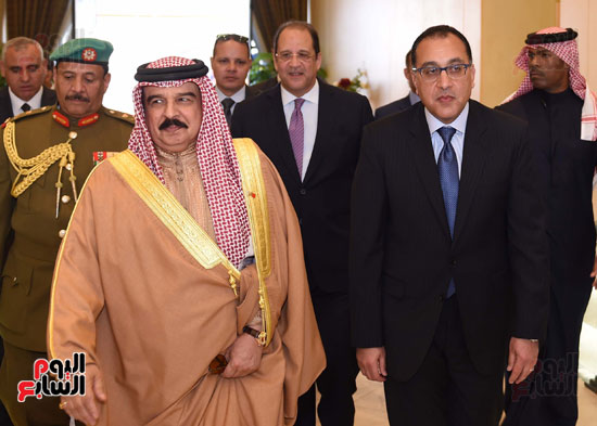 رئيس الوزراء يستقبل ملك البحرين للمشاركة فى القمة العربية الأوروبية (5)
