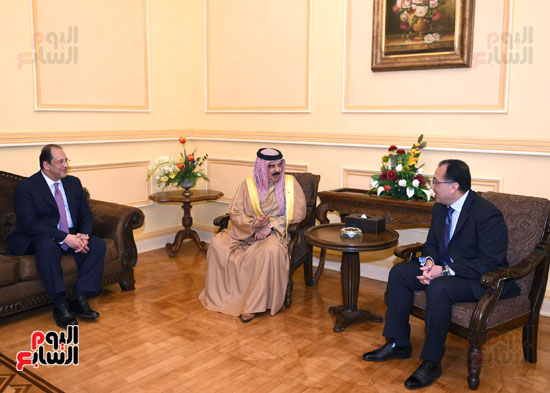 رئيس الوزراء يستقبل ملك البحرين للمشاركة فى القمة العربية الأوروبية (3)