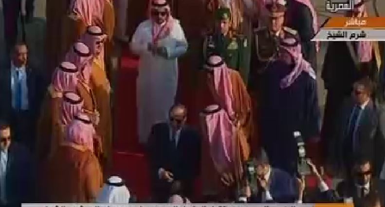 السيسي يستقبل الملك سلمان بمطار شرم الشيخ (5)