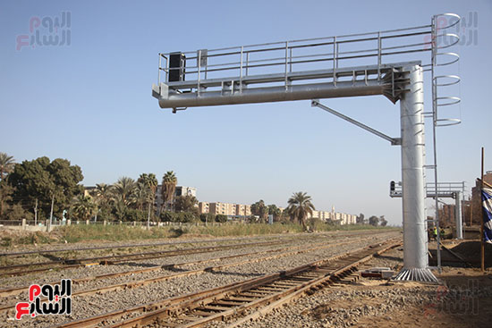 هشام عرفات وزير النقل يستقل قطار الصعيد من محطة الجيزة (19)
