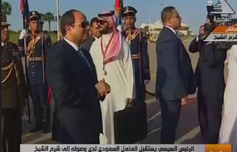السيسي يستقبل الملك سلمان بمطار شرم الشيخ (7)