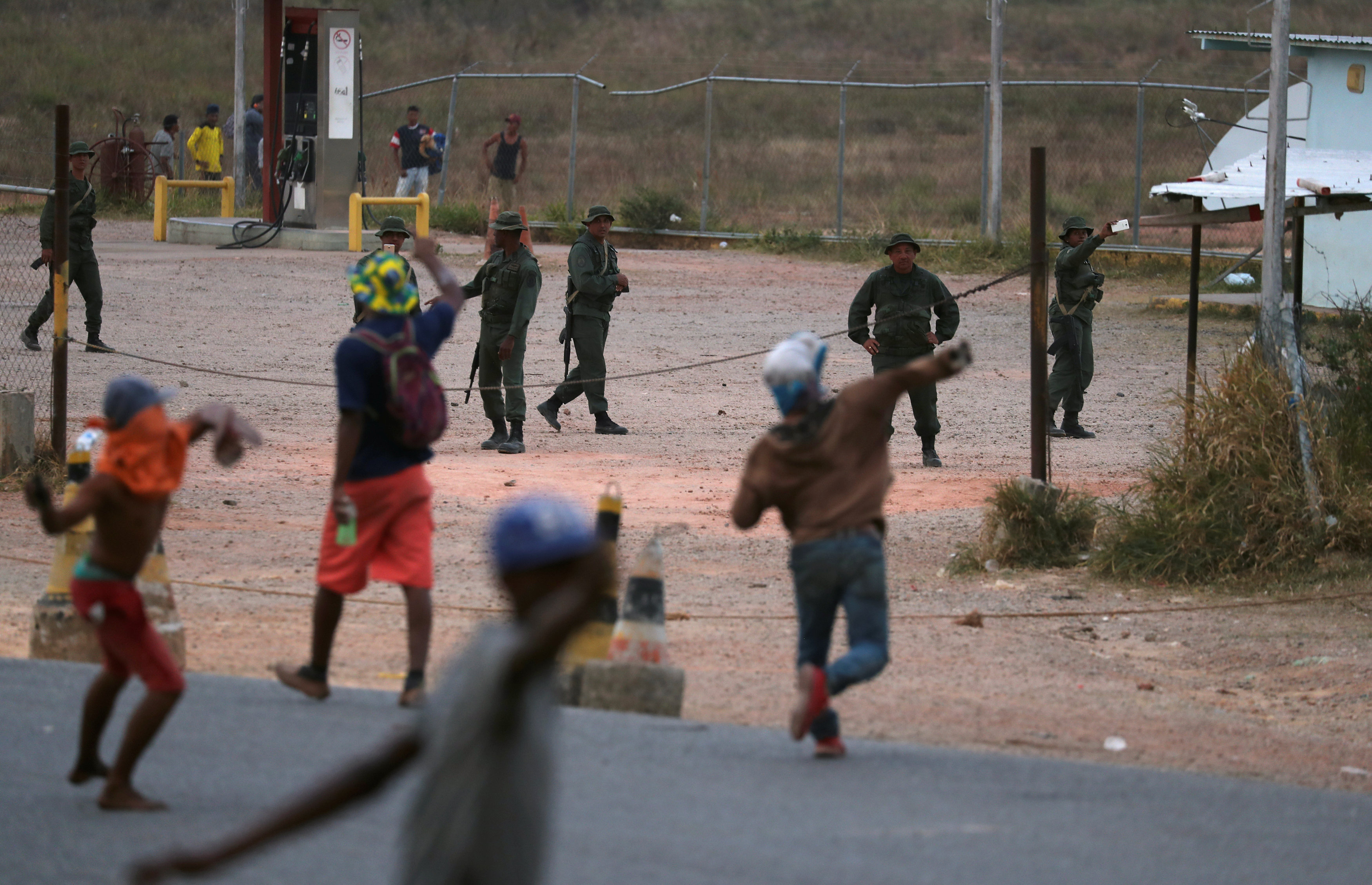 جانب من العنف فى فنزويلا (16)