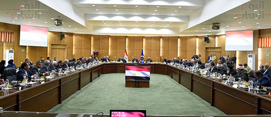 رئيس الوزراء يلتقى أعضاء مجلس البرلمان بالسويس (9)