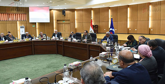 رئيس الوزراء يلتقى أعضاء مجلس البرلمان بالسويس (10)