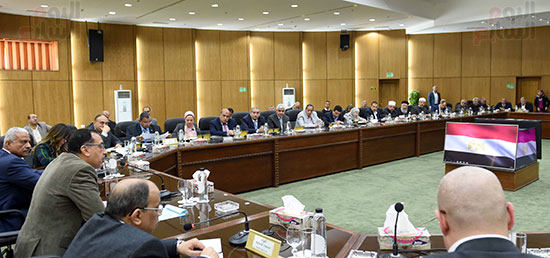 رئيس الوزراء يلتقى أعضاء مجلس البرلمان بالسويس (8)