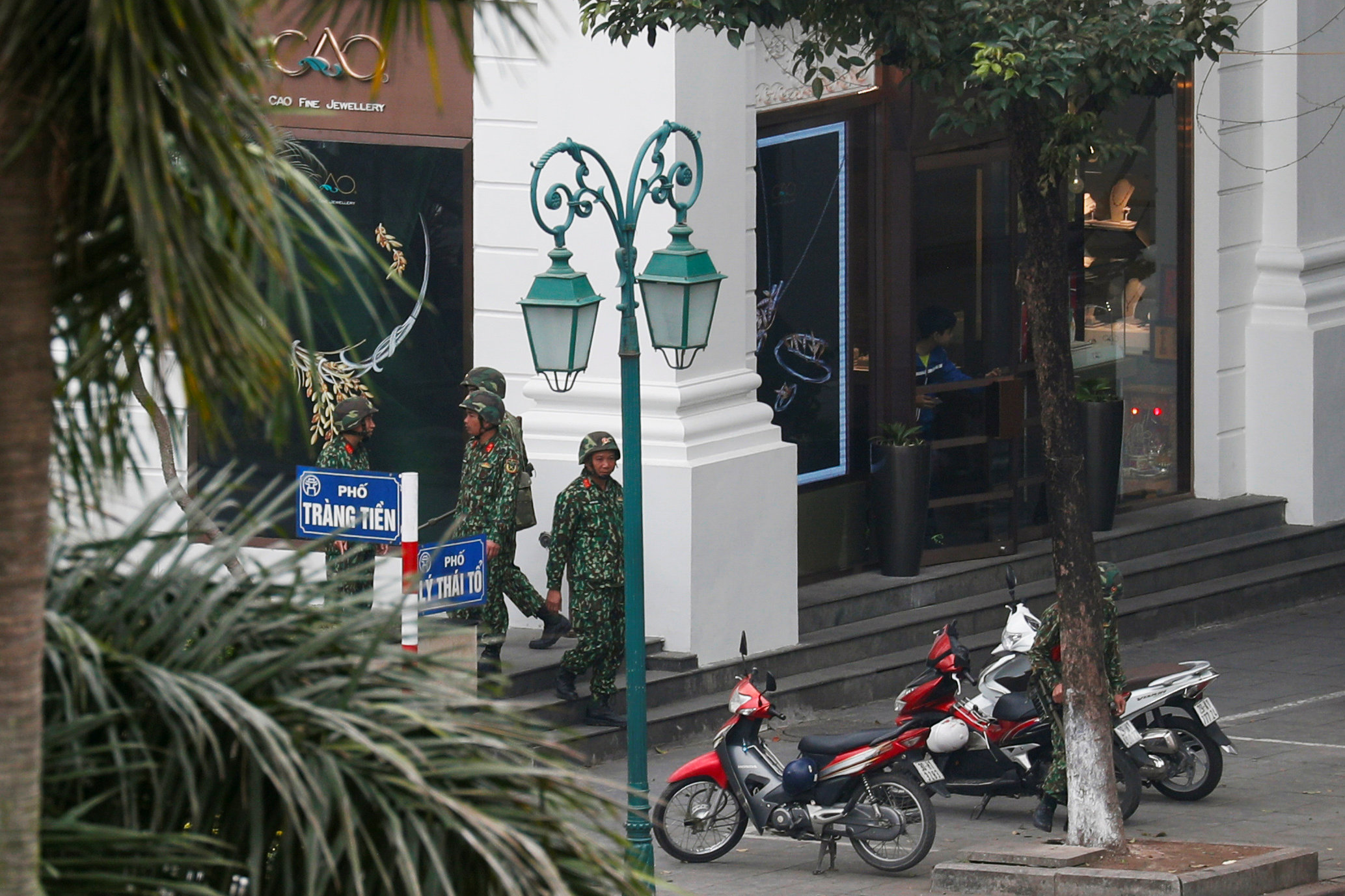 قوات الأمن تحيط بفندق إقامة أحد الزعيمين